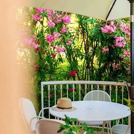 Dom wakacyjny Comfort Apartment Garda Lake W/T Pool And Parking!